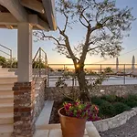 Luxury Emily Sea View By Guide Villa *