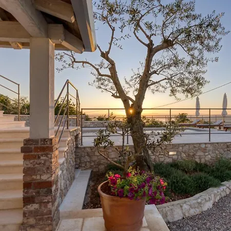 Luxury Emily Sea View By Guide Vilă *