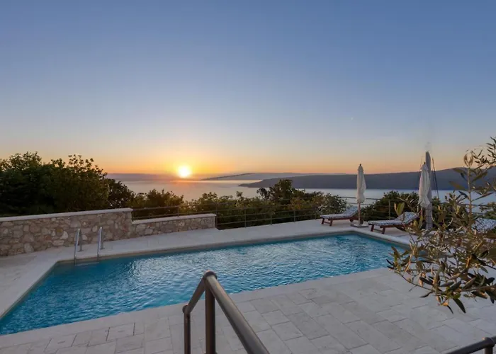 Luxury Emily Sea View By Guide Villa